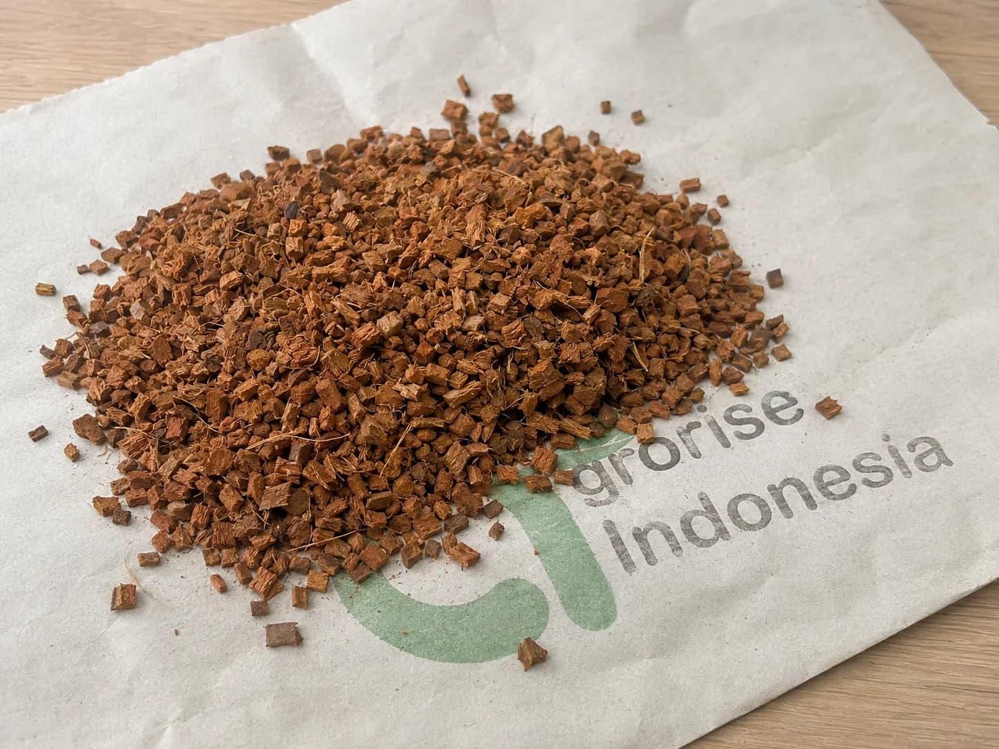 Close-up of small 4–10 mm coco husk chips with a fine, even texture